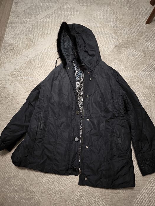 Продам женские куртки.