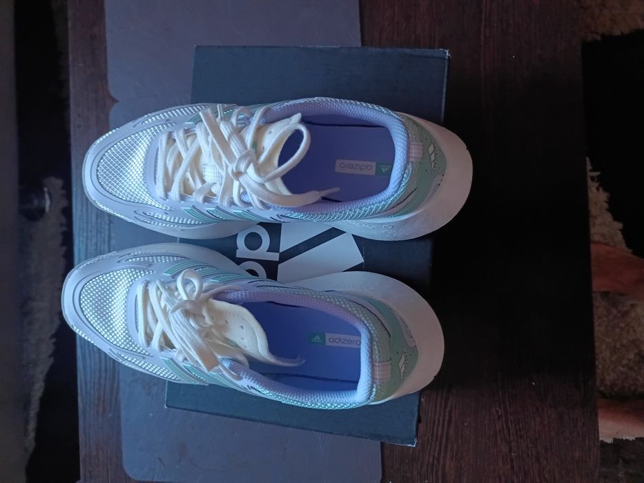 Продам кроссовки Adidas