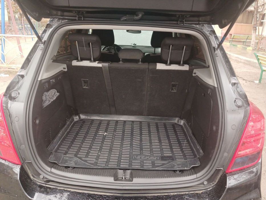 Trecker 1      10700$