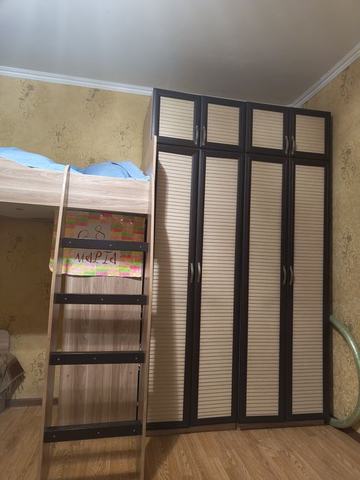 Гарнитур с двухярусной кроватью