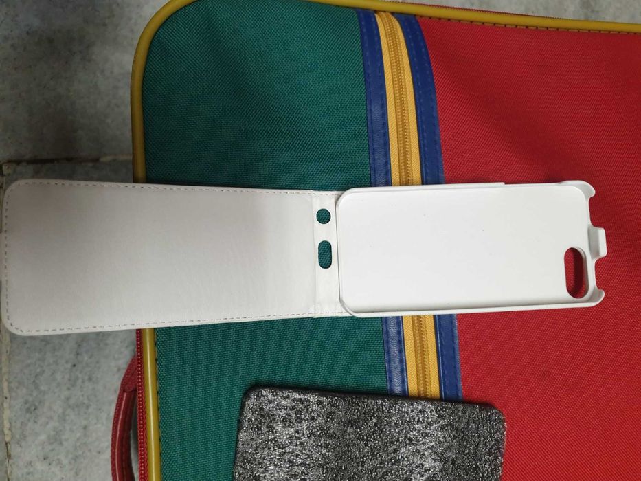 Кожени калъфи за iphone 5, 5s и SE 35бр. Всички за 75лв.