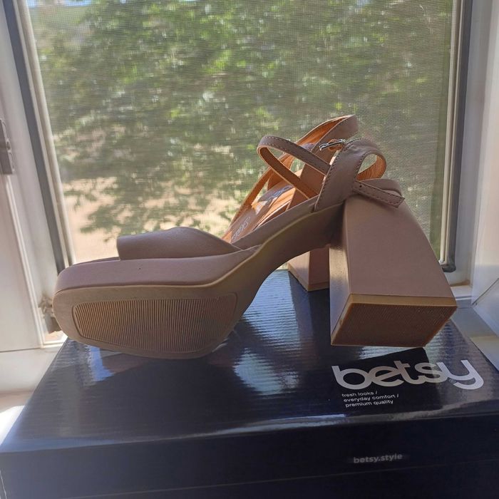 Продам босоножки 36р.