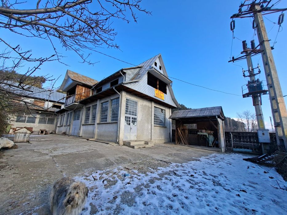 Vând hală +casă în Oraș Comănești