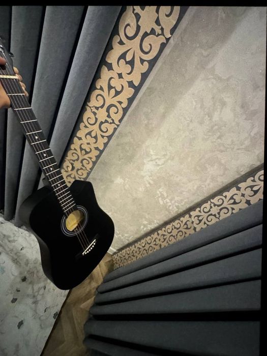Новая акустическая  гитара, yangi gitara sotiladi с гарантией.