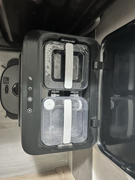 Vând aspirator robot Eureka j12