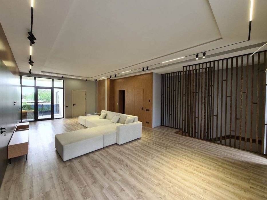 Дом центр Луначарского 360 м2