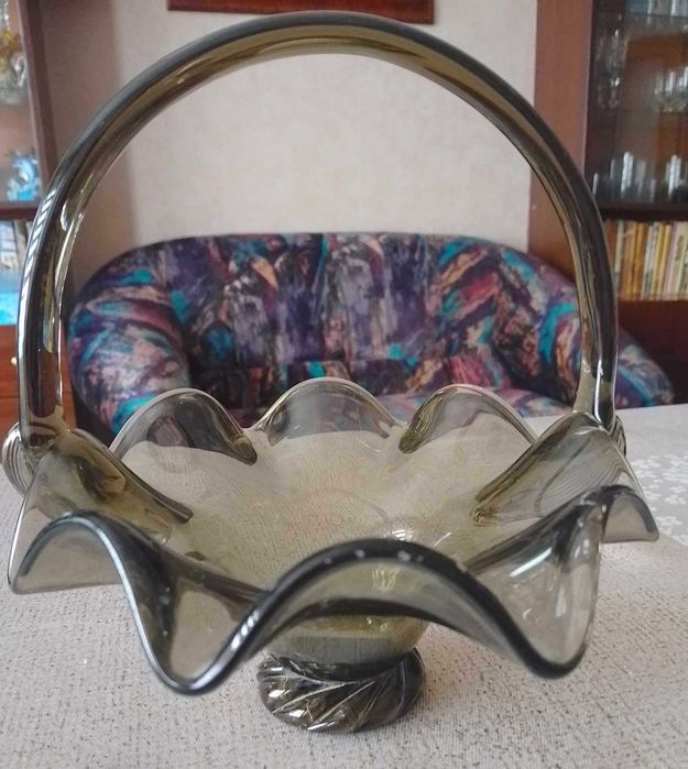 Бонбониера кошничка цветно стъкло