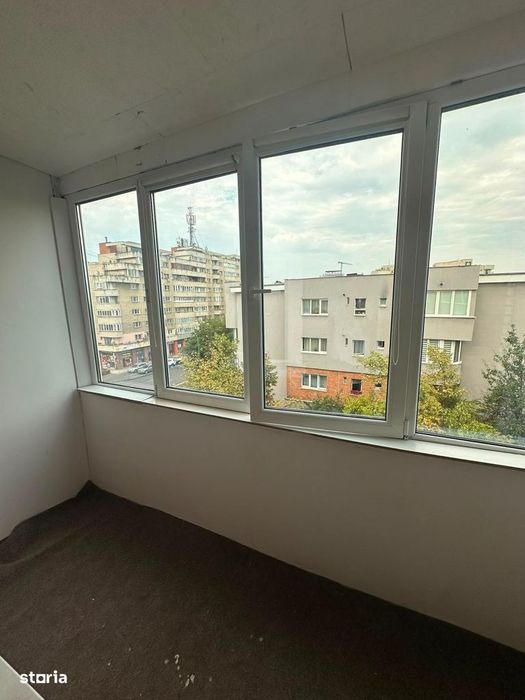 Central,2 camere decomandat,2 balcoane.