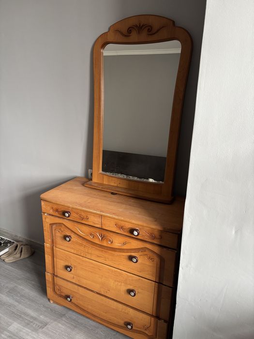 Комод с зеркалом