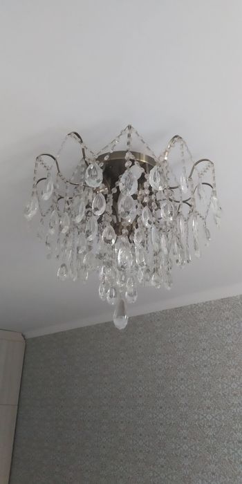 Продам роскошную люстру из стекла.