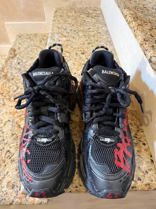 Balenciaga runner Graffiti