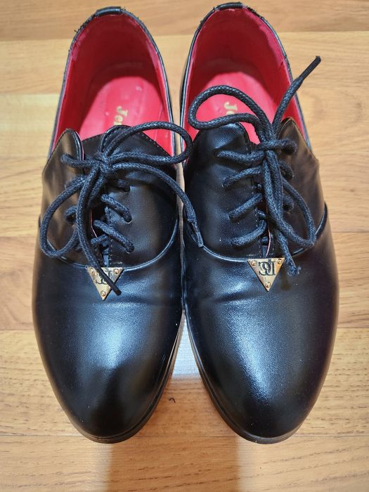 Продам кроссовки б/у