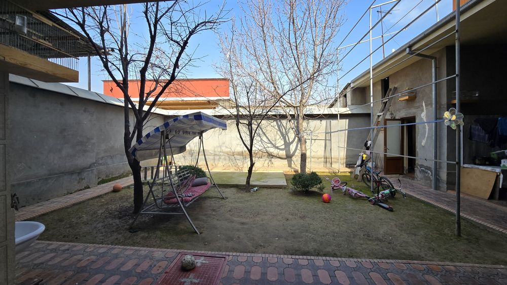 Nazarbek pochtada 3 sotixli uy sotiladi arintir non zavod