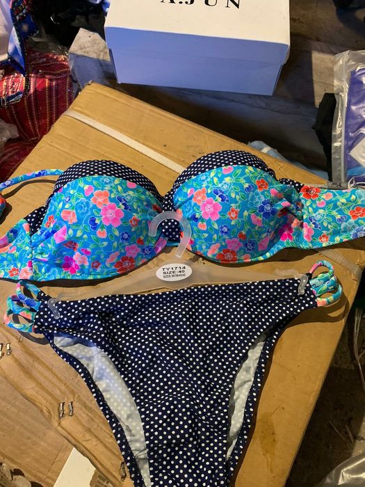 Costume de baie .