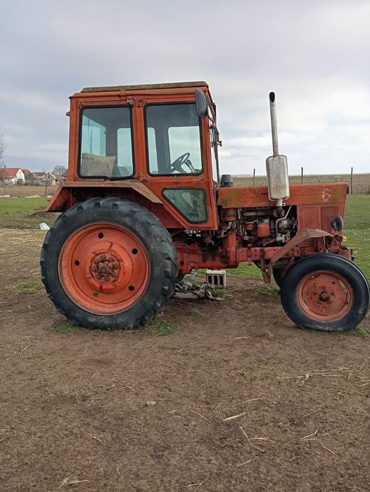 Tractor Belarus 80 și remorca.