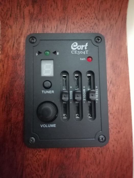 Гитара Cort (в комплекте чехол и ремень)