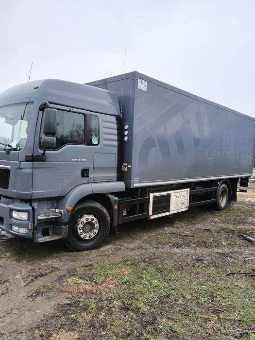 Vând camion frigorific