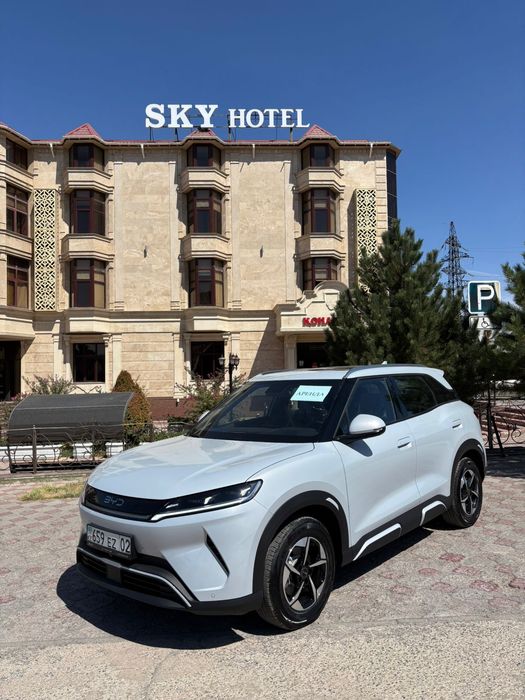 BYD Yuan UP 2026. Geely Emgrand 2025