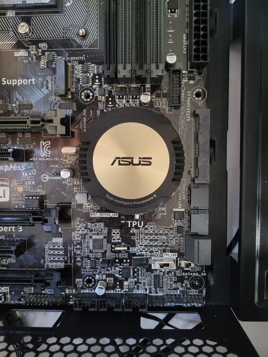Продам материнскую плату Asus