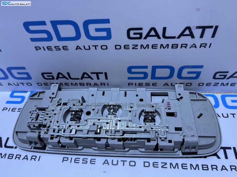 Plafoniera Lumini Lampa Iluminare Plafon Spate Pasager Volkswagen Golf 6 2008 - 2013 Cod 1K0947291 [L8507]