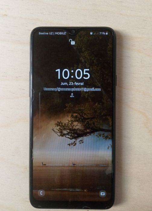 Samsung A20s 100% kafolat hech qayeri qotmasdan ishlaydi .