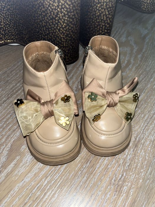 Продам детскую осеннюю обувь