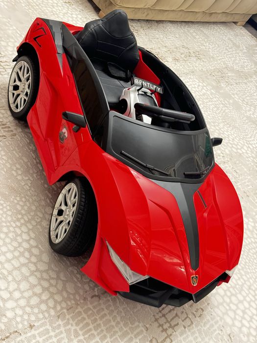 Продам машинку детскую