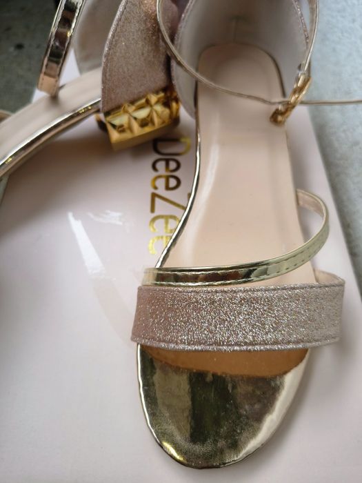 Елегантни сандали