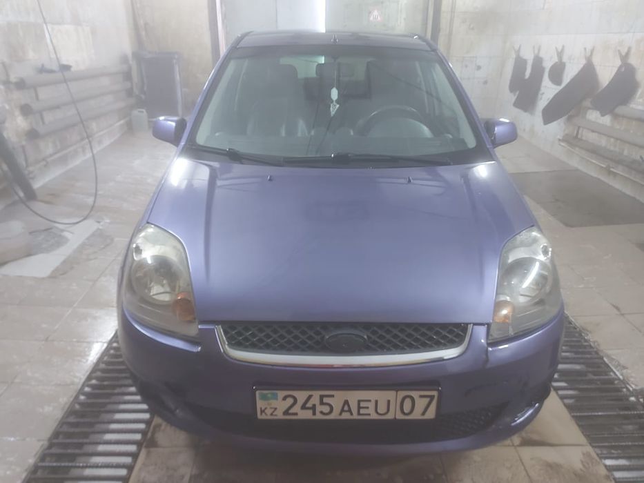 Продам машину Ford Fiesta
