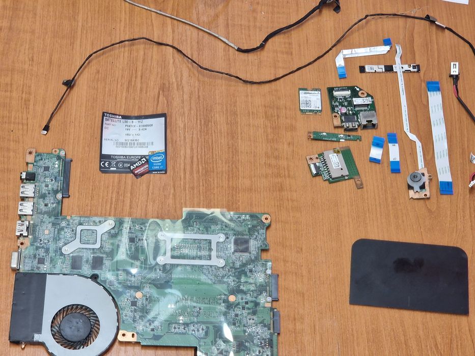 Placa De Baza + Piese Mici Toshiba Satelite L50-B-16Z I7 + GPU AMD R7