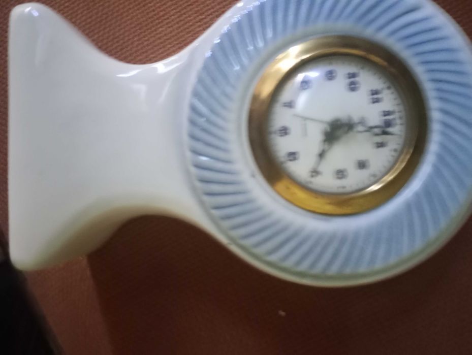 различни часовници всички работещи