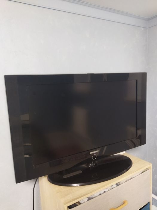 Телевизор Samsung d80