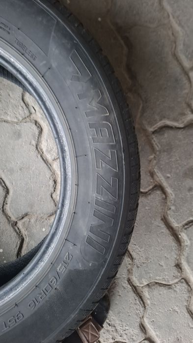 Зимние шины 215/60/16
