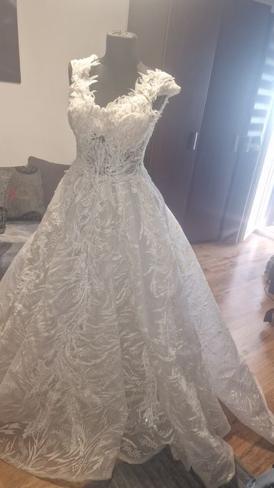 ROCHIE MIREASA cu trena lunga