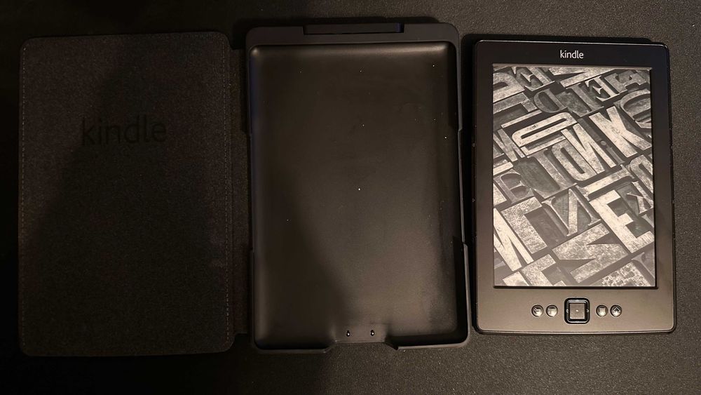 Amazon Kindle Wi-Fi 6 inch black si husa cu LED