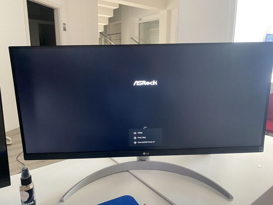 Vand unitate gaming folosita o luna