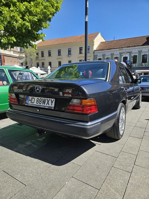MERCEDES-BENZ E-Class 1989 — imagine 3