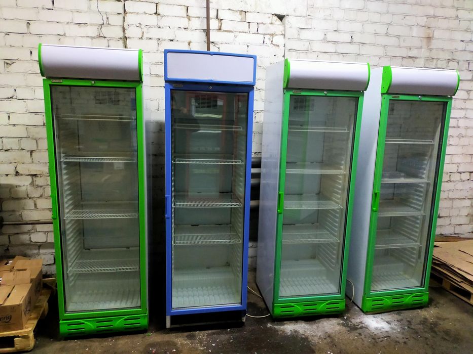 Холодильник витринный.
