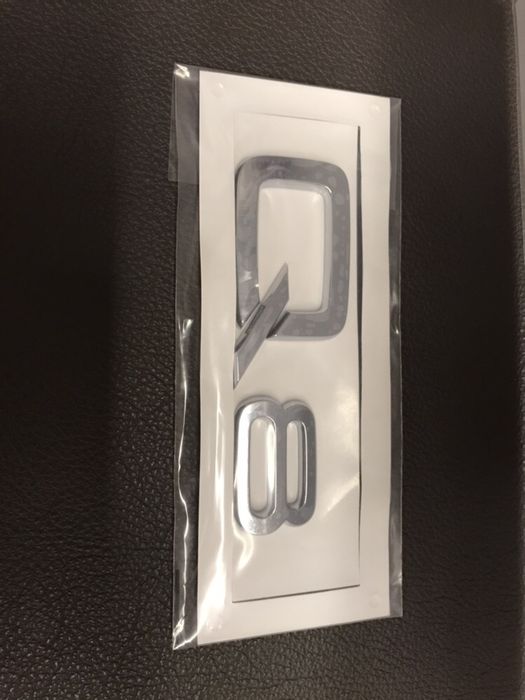 Emblema Audi Q8