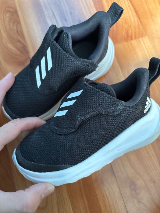 Маратонки adidas 25