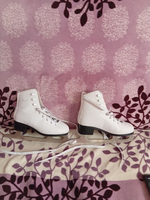 Фигурные коньки для девочки