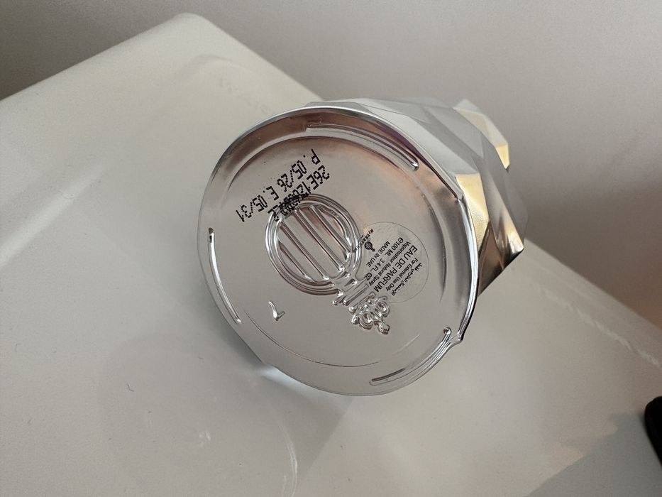 Apa de parfum Marwa, de la Arabiyat Prestige