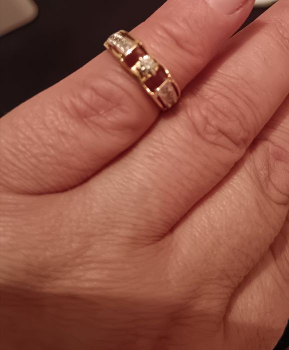 Кольцо с бриллиантом