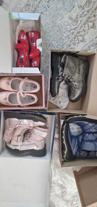 5 пар обуви на девочку 4-5-6 лет