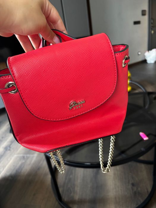 Червена Cross Body чанта Guess