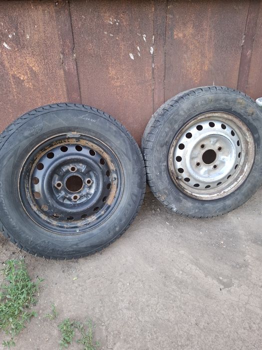 Продам Шины с дисками на Nissan R14