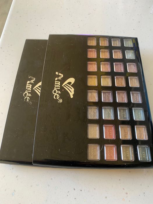 Две палитри сенки за очи Amuse