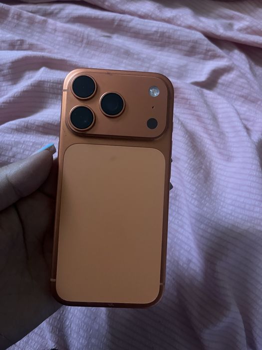 Продам Iphone 17 pro