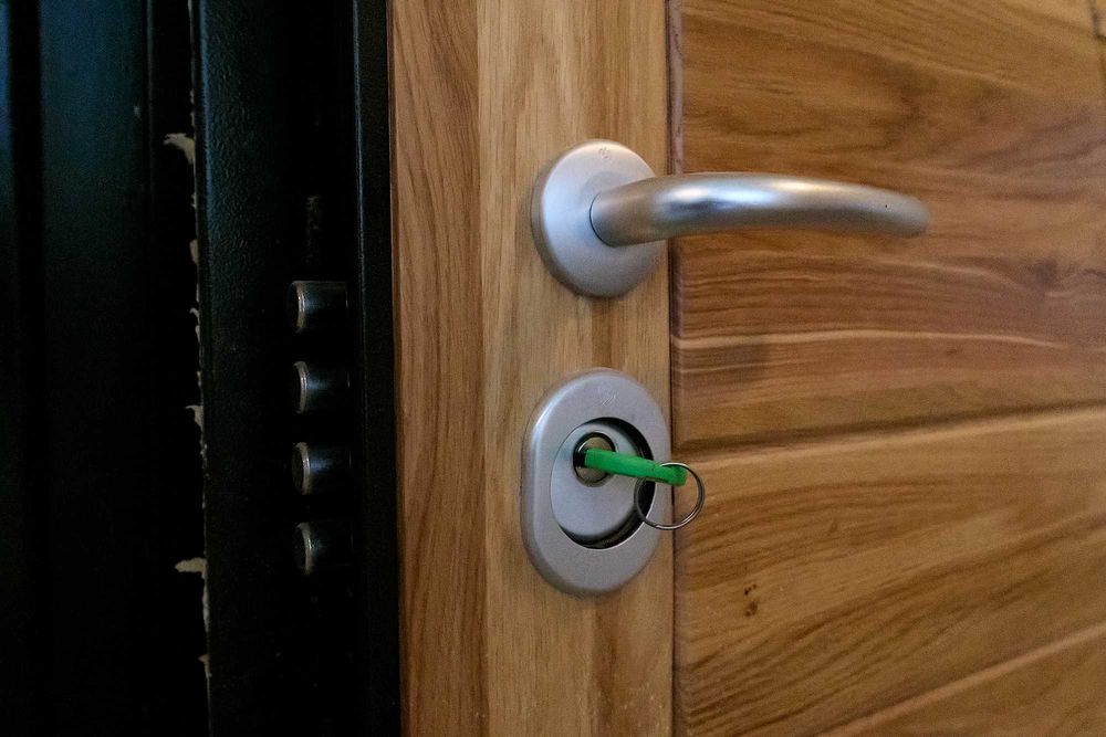 Метална входна врата