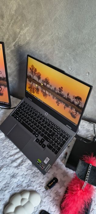 Laptop Gaming LENOVO LOQ 15ARP9 AMD Ryzen 7 7435HS pana la 4.5GHz, 15.6" FHD 24GB SSD 1TB NVIDIA GeForce RTX 4070 8GB, in Garantie, Factura